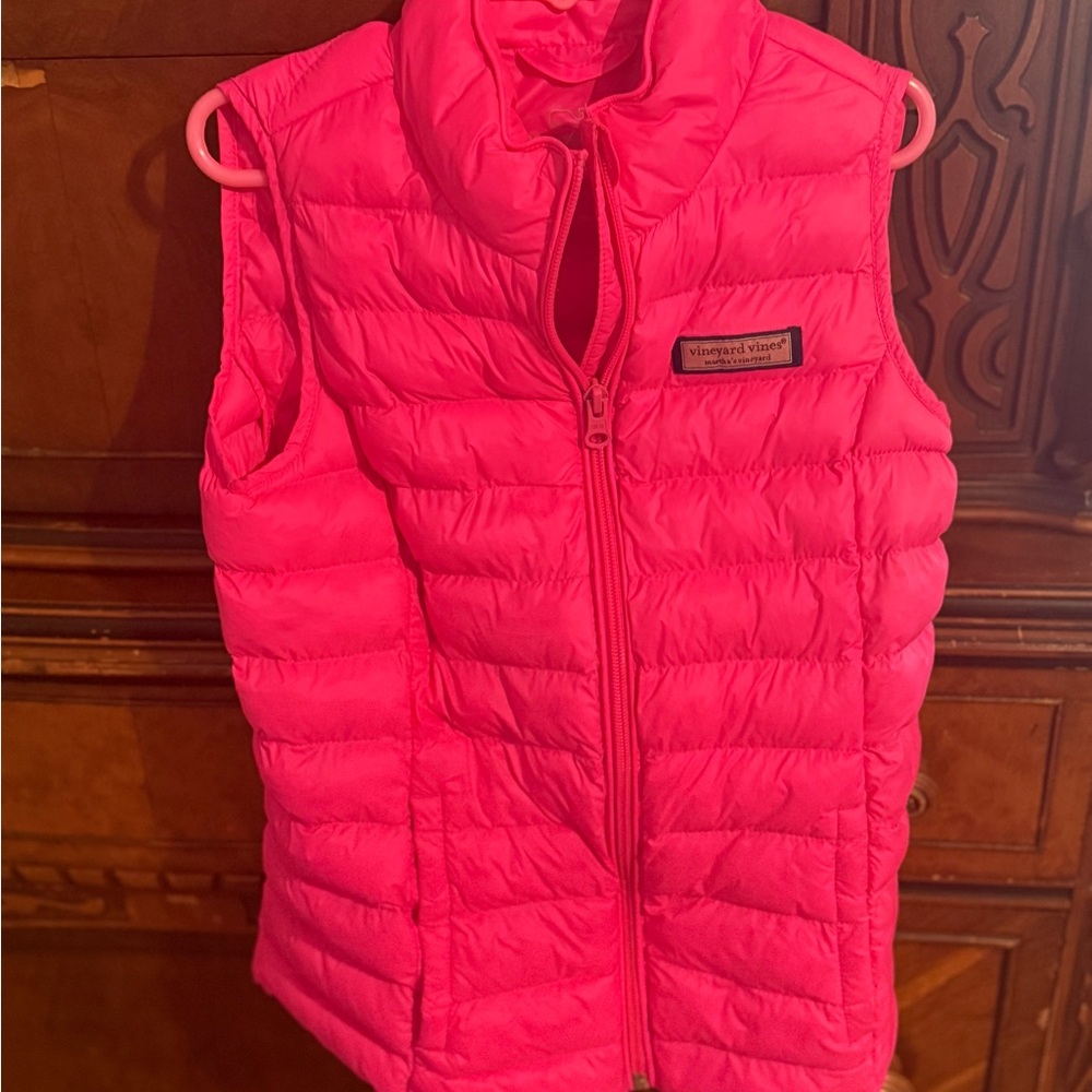 Vineyard Vines kids Bright Pink Quilted Vest in very good condition extra small